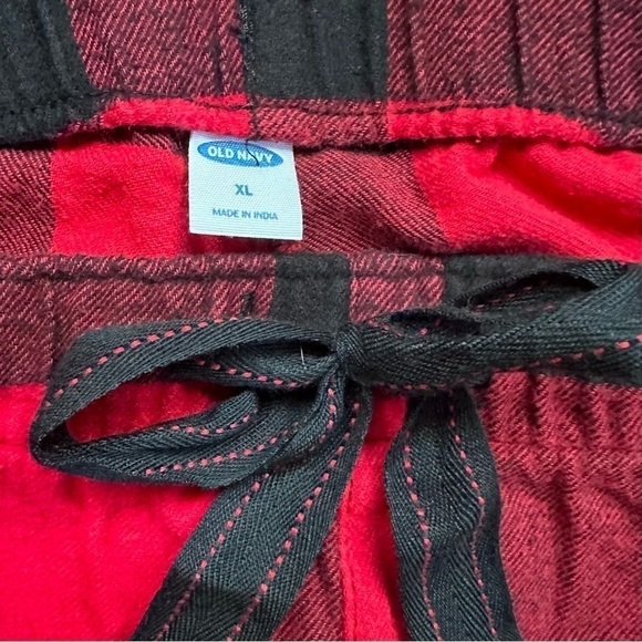 Old Navy Buffalo Plaid Lounge Pants - Picture 6 of 6